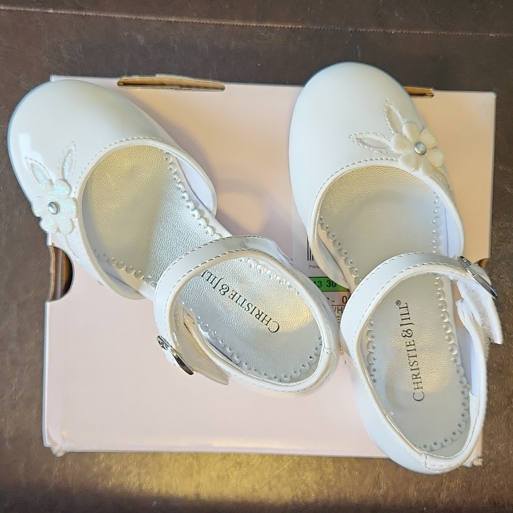 Toddler dress shoes, sz 8 white
